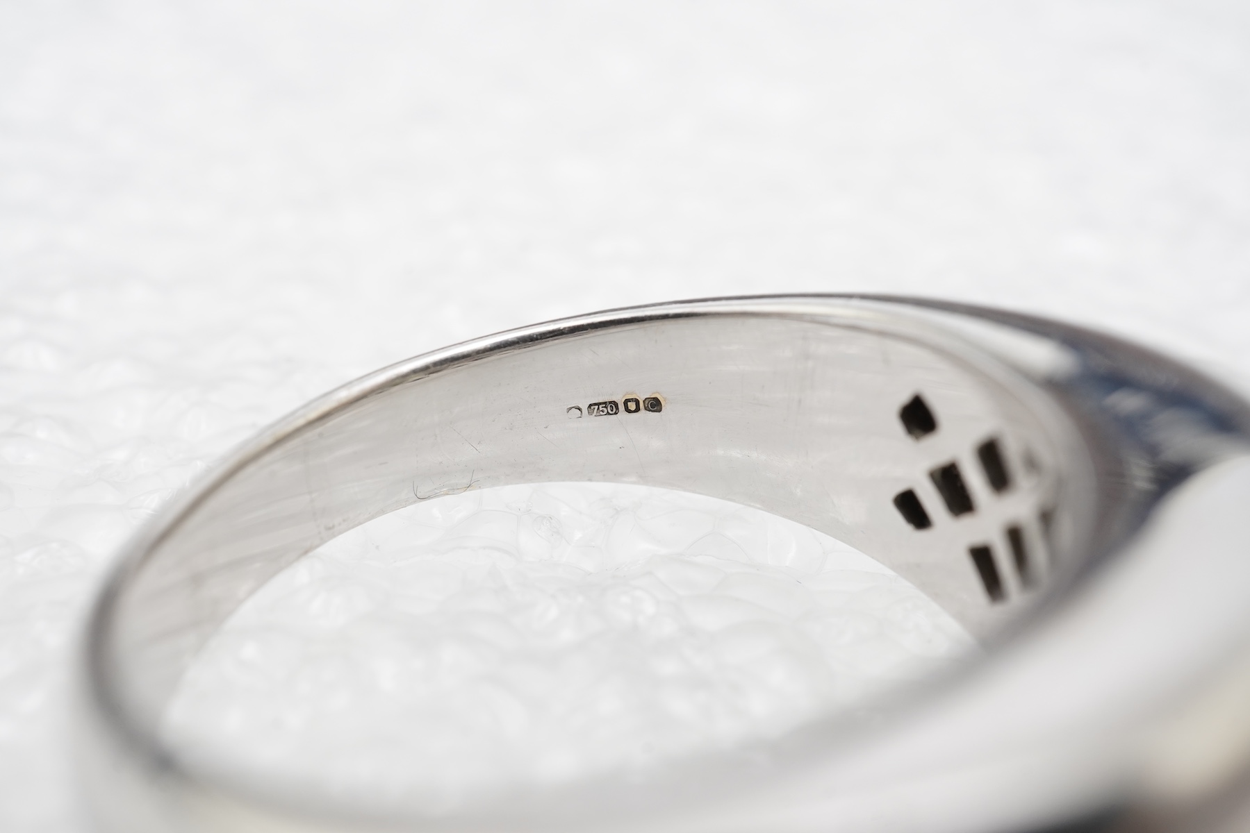 A peridot and citrine dress ring